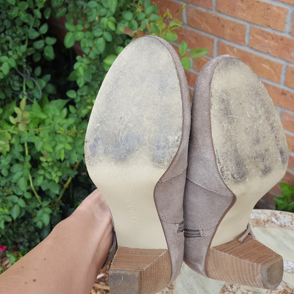 Tahari Camila distressed toe, fringe booties - Picture 6 of 7